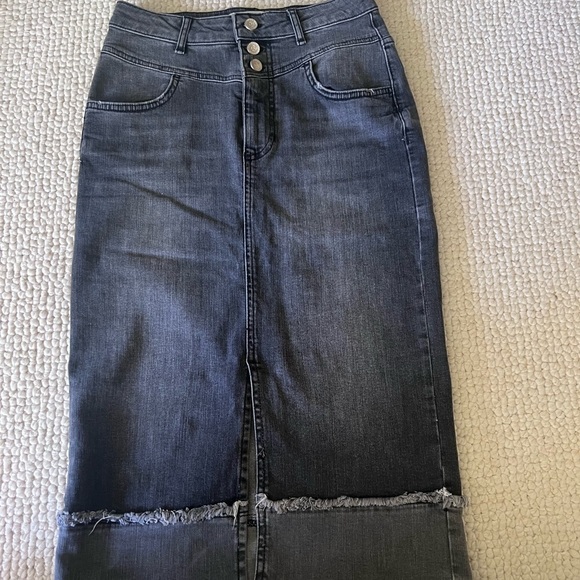 Zara denim skirt in dark gray - Picture 2 of 4